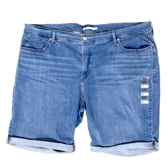 ✨NWOT✨Levi’s | Medium-Wash Denim Cuffed Classic Bermuda Jean Shorts Sz 26W-Wide - Picture 2 of 16